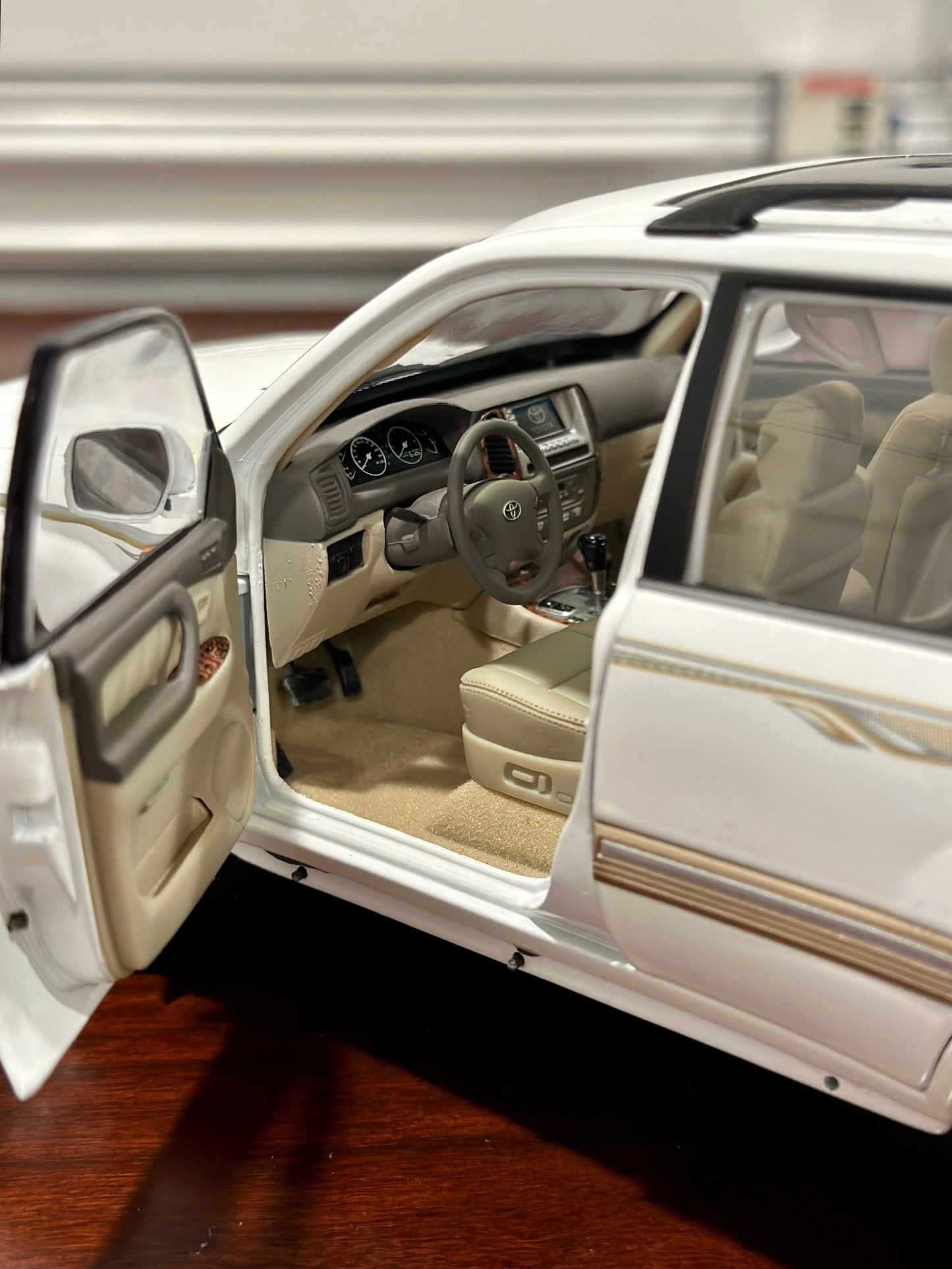 Dealer Edition Toyota Land Cruiser V8 Creme/Gold 1/18 Scale Diecast Model Car - Product Image