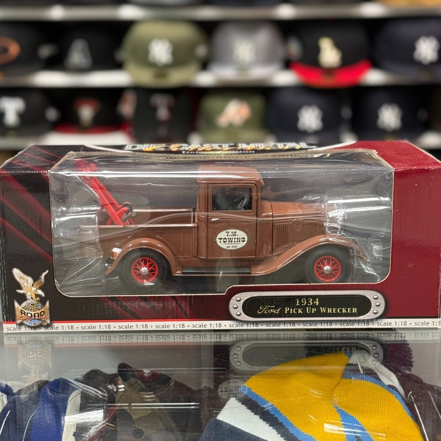 1/18 1934 Ford Pick Up Wrecker Brown Road Signature Diecast