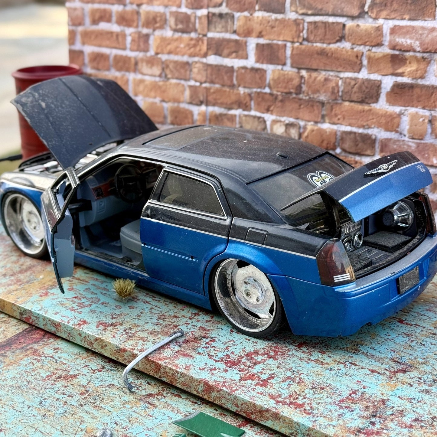 Chrysler 300C Blue/Black | JADA DUB City 1/18 | Diorama Model Car Parts