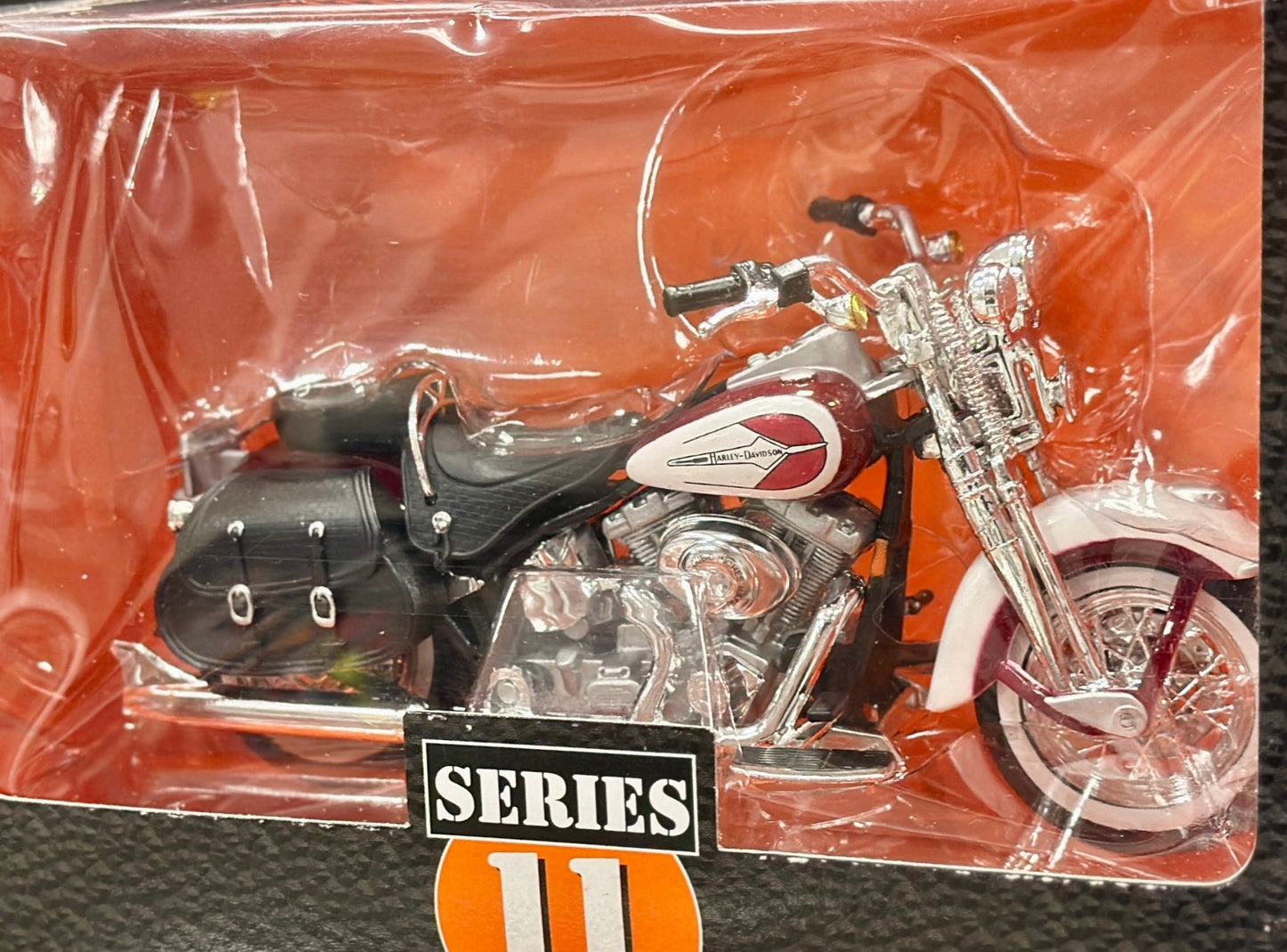 Harley Davidson Maisto Two-Wheeler 1/18 Scale Diecast Model Motorcycle - Product Image