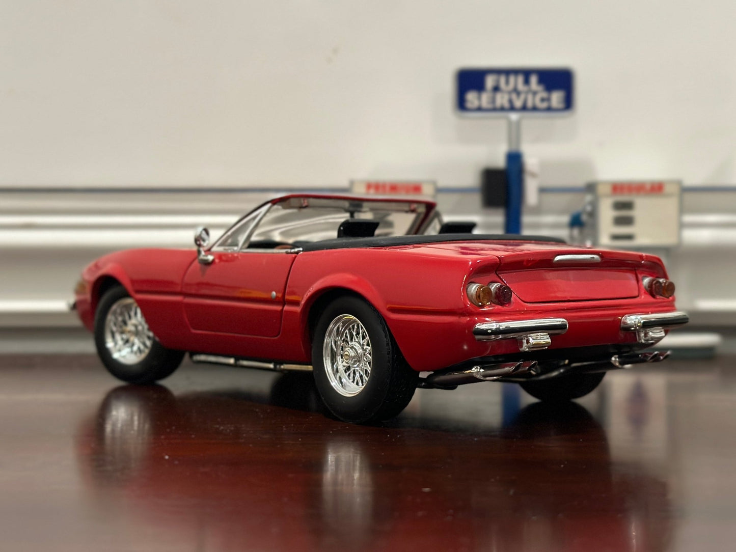 Hot Wheels Ferrari Daytona Spider Red 1/18 Scale Diecast Model Car - Product Image