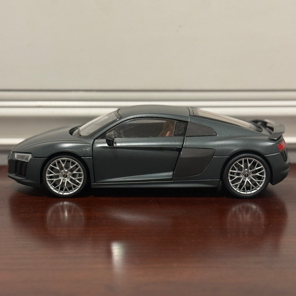 Kyosho 1/18 Audi R8 V10 Coupe Matte Green Diecast Model Car | In Box - Product Image