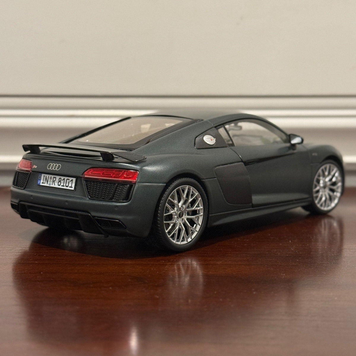 Kyosho 1/18 Audi R8 V10 Coupe Matte Green Diecast Model Car | In Box - Product Image