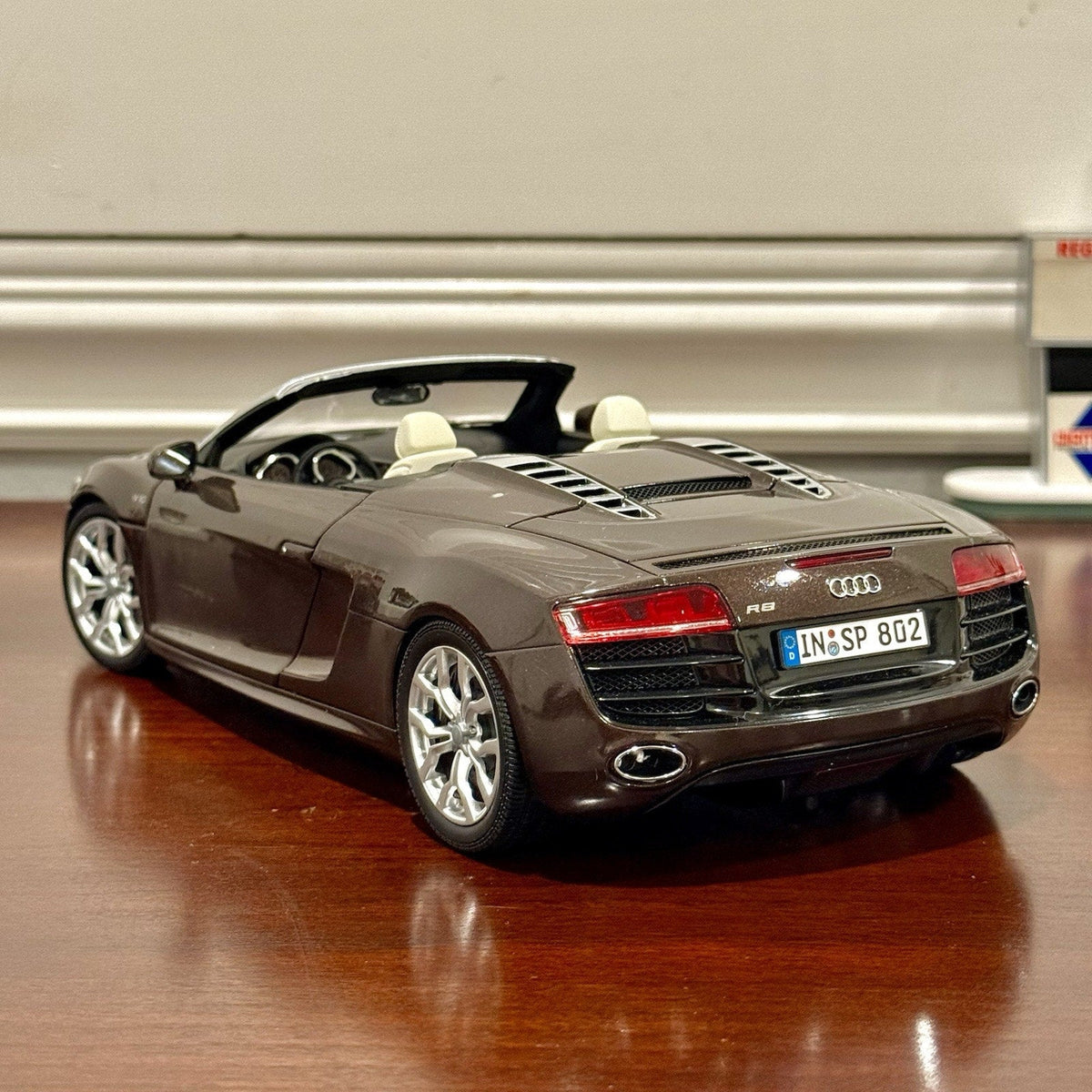 Kyosho Audi R8 V10 Spyder Teak Brown 1/18 Scale Diecast Model Car - Product Image