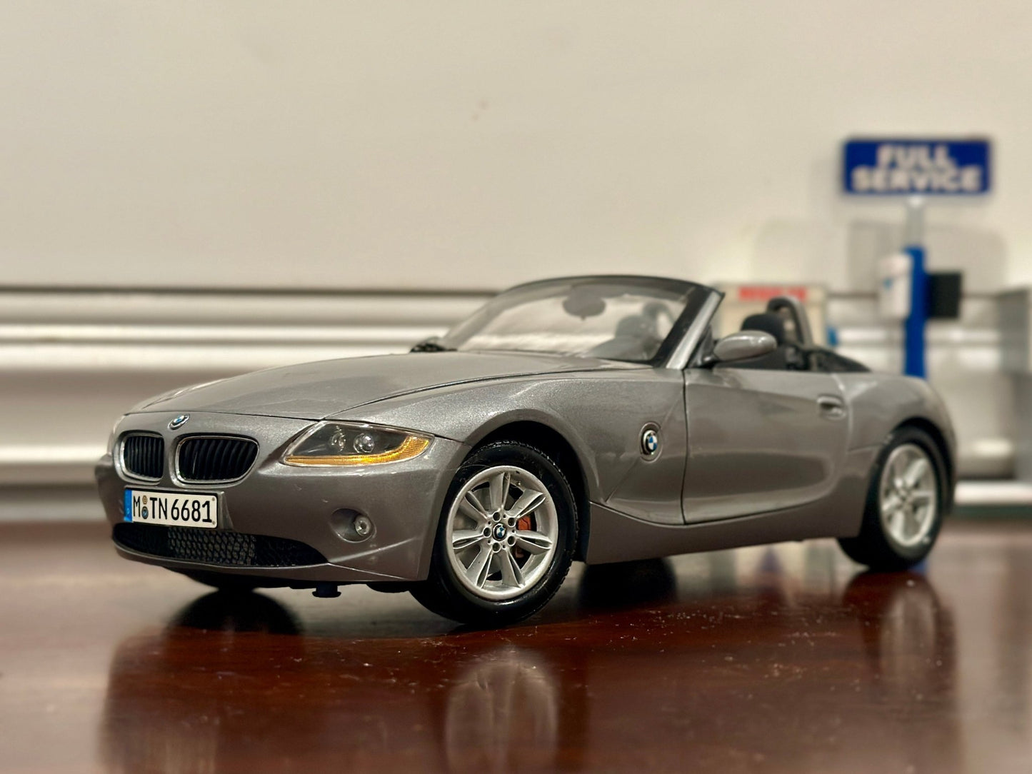 Kyosho BMW Z4 Roadster Gray 1/18 Scale Diecast Model Car - Product Image