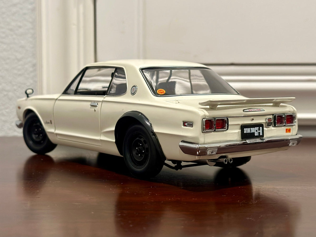 Kyosho Nissan Skyline 2000 GTR White 1/18 Scale Diecast Model Car - Product Image