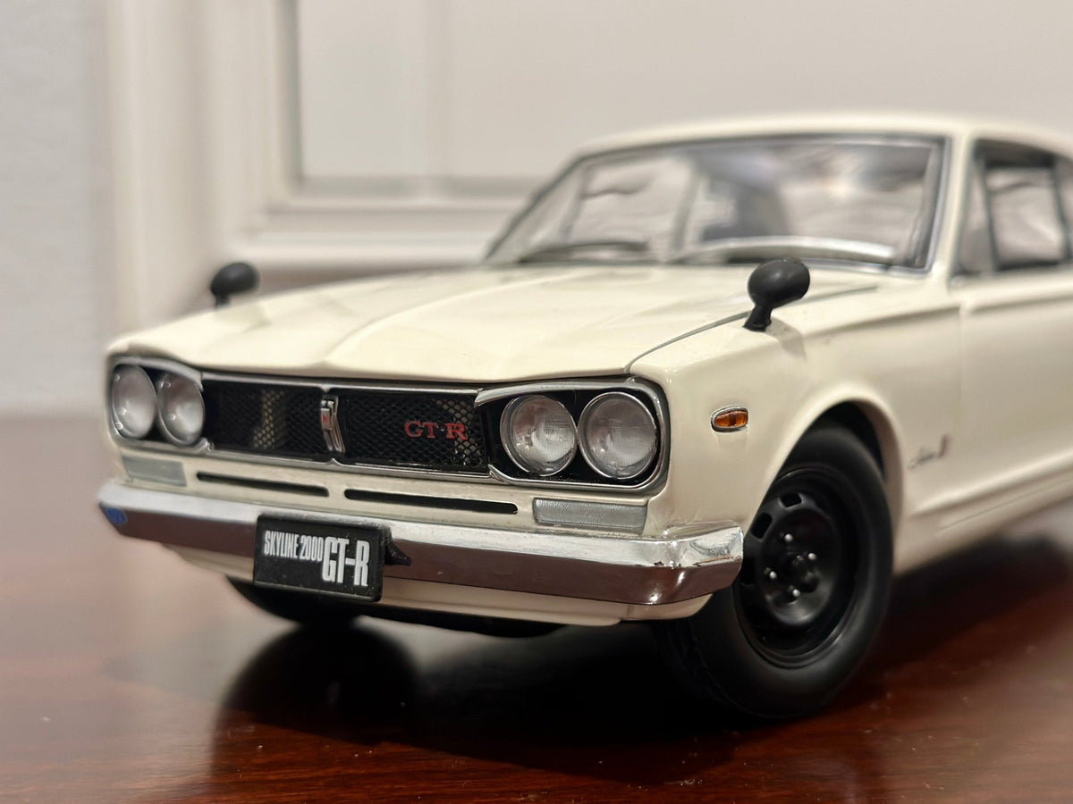 Kyosho Nissan Skyline 2000 GTR White 1/18 Scale Diecast Model Car - Product Image