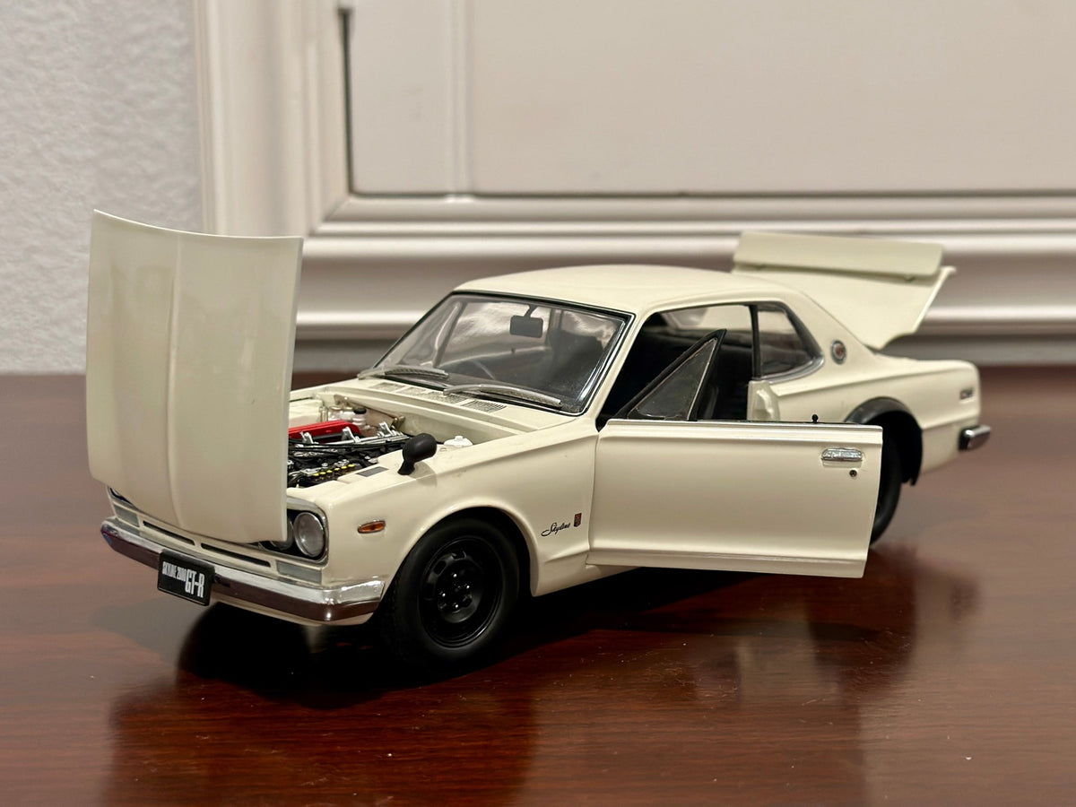Kyosho Nissan Skyline 2000 GTR White 1/18 Scale Diecast Model Car - Product Image