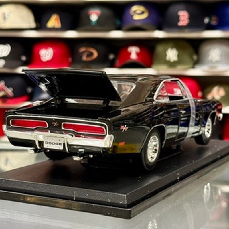 Maisto 1/18 1969 Dodge Charger R/T Diecast Model Car | New - Product Image