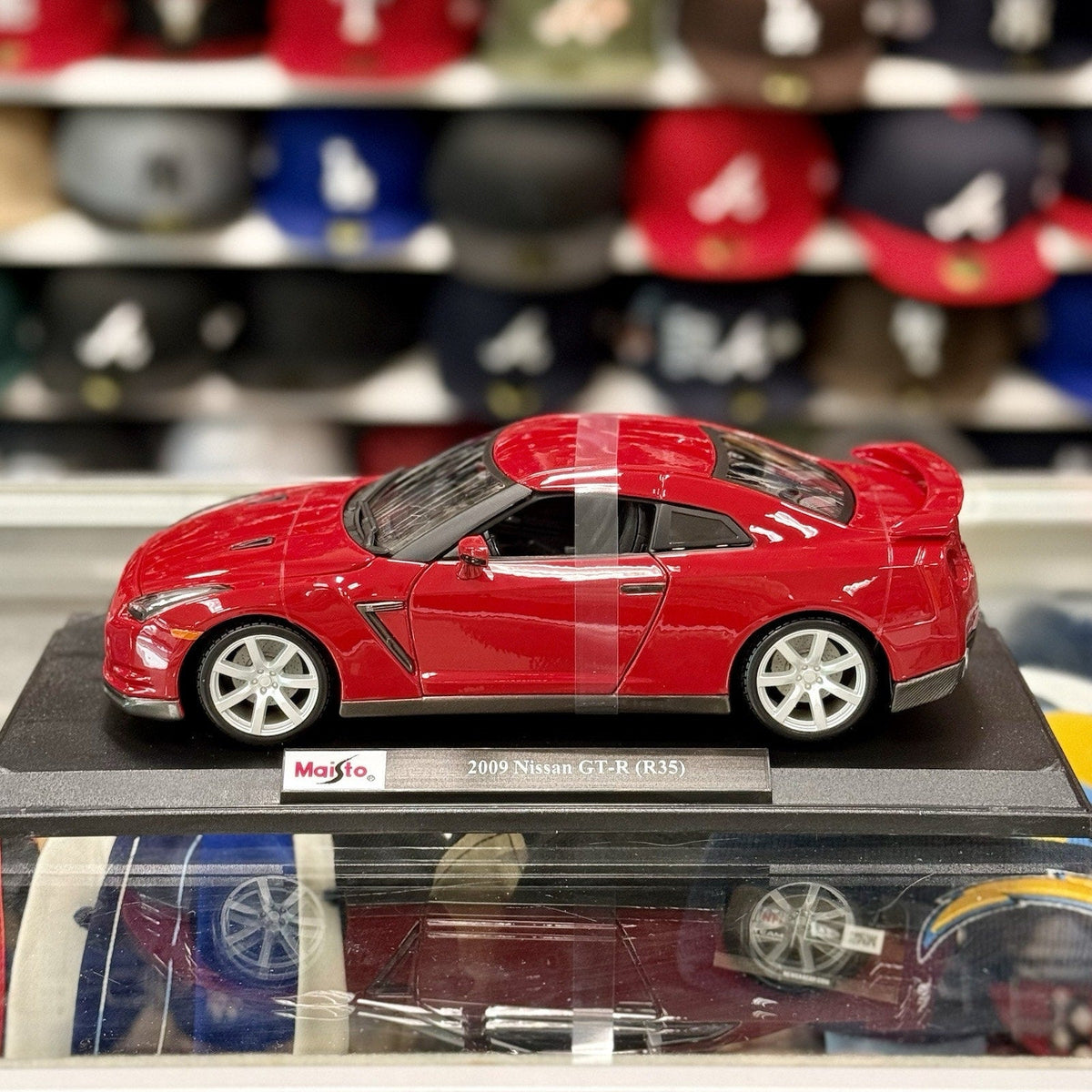 Maisto 1/18 Nissan Skyline GTR R35 Red Diecast Model Car | New - Product Image