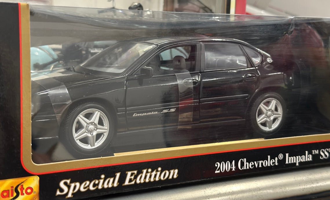Maisto 2004 Chevrolet Impala SS Black 1/18 Scale Diecast Model Car - Product Image