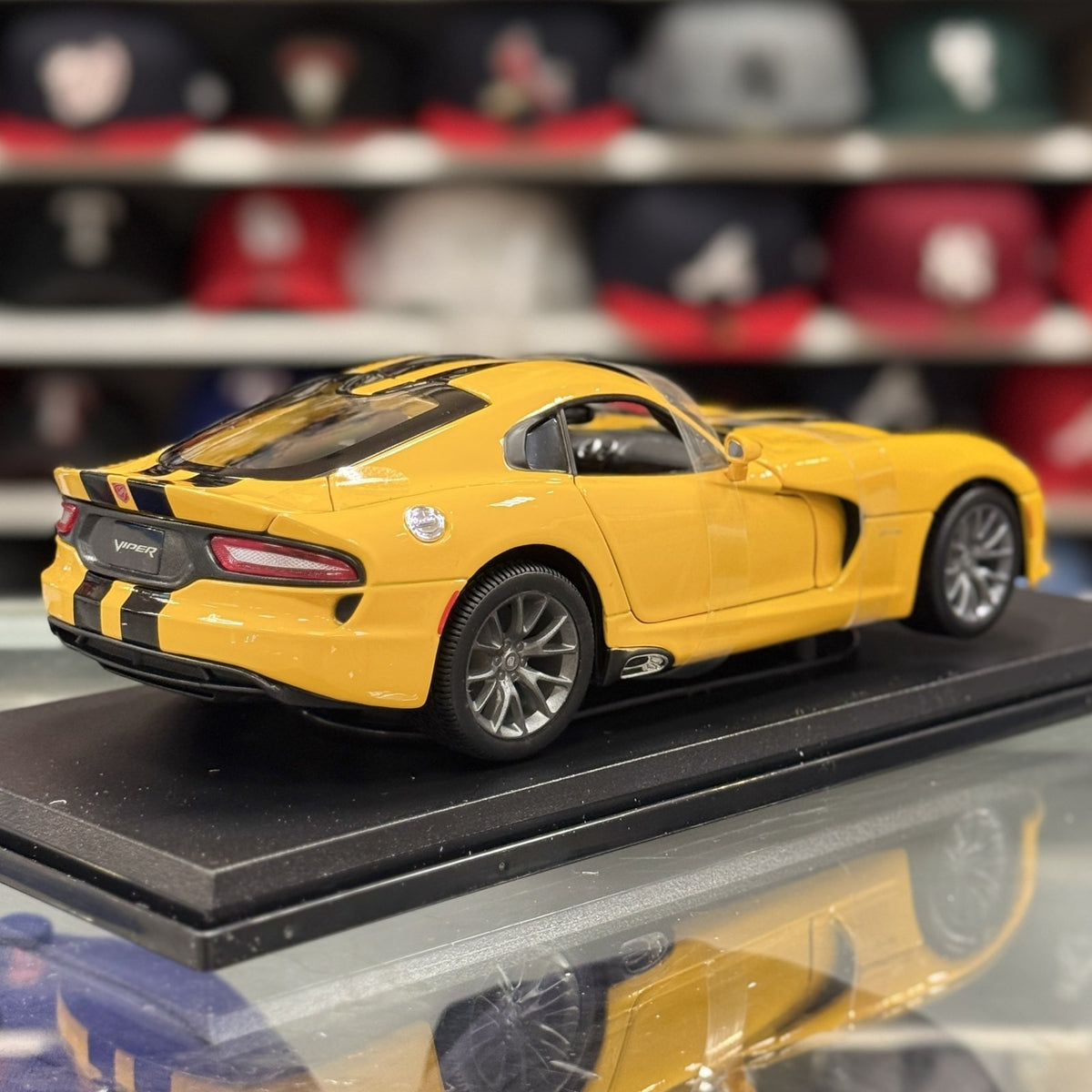 Maisto 1:18 2013 SRT Viper GTS Yellow w/ Black Stripes Diecast Model Car | New - Product Image