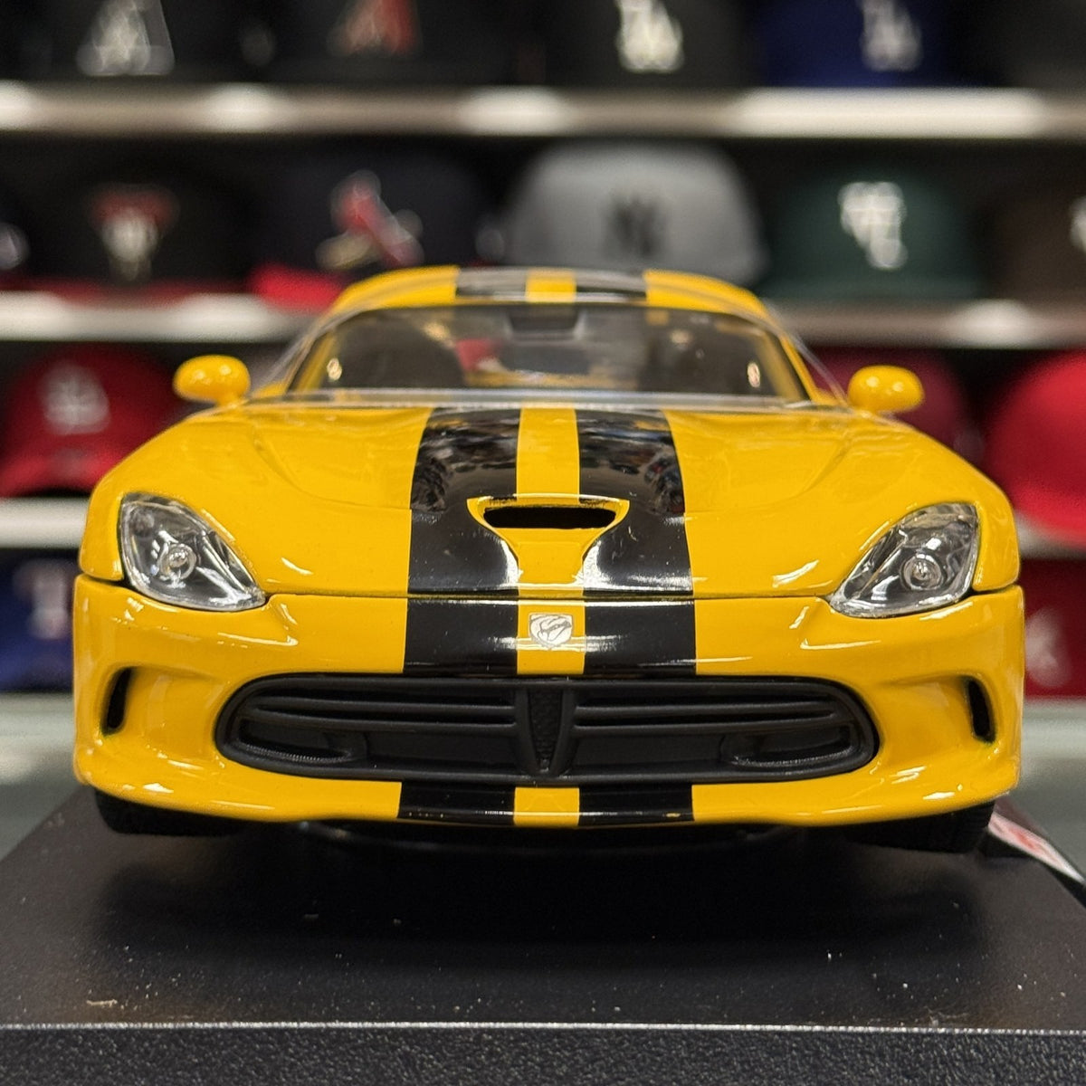 Maisto 1:18 2013 SRT Viper GTS Yellow w/ Black Stripes Diecast Model Car | New - Product Image