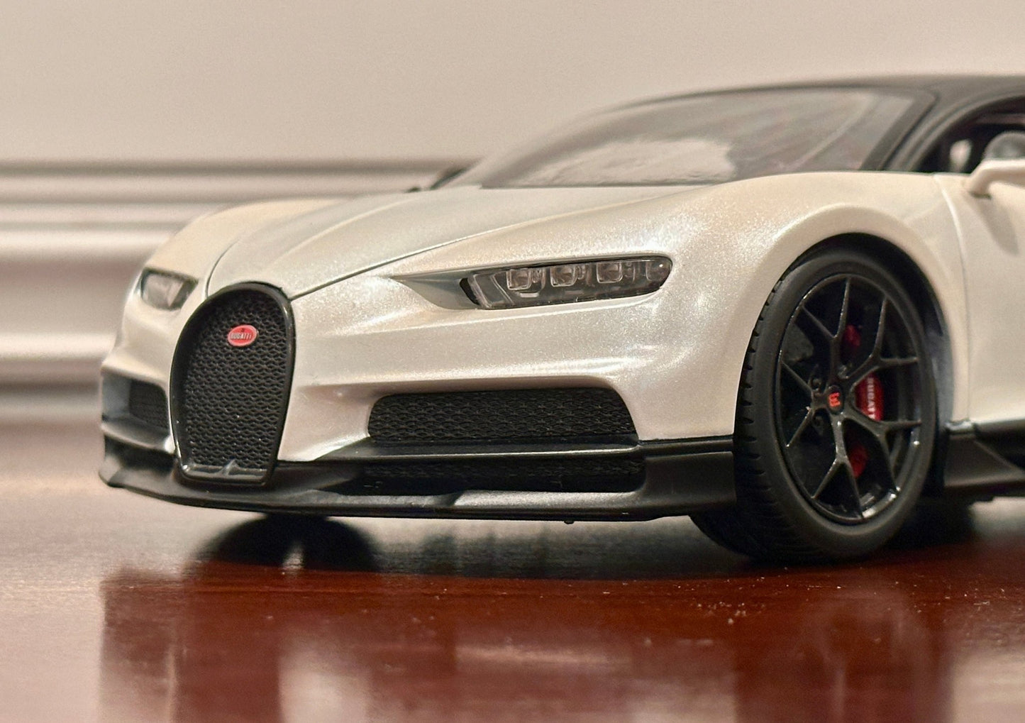 Maisto Bugatti Chiron Sport White/Black 1/18 Scale Diecast Model Car - Product Image