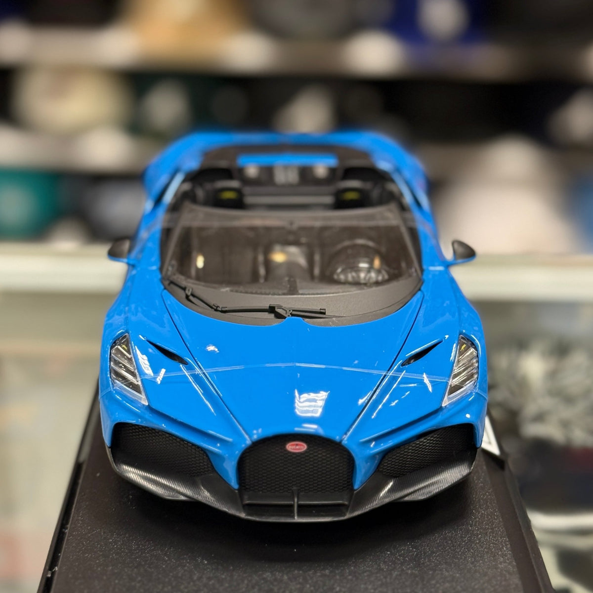 Maisto Bugatti Mistral Blue 1/18 Scale Diecast Model Car | New - Product Image