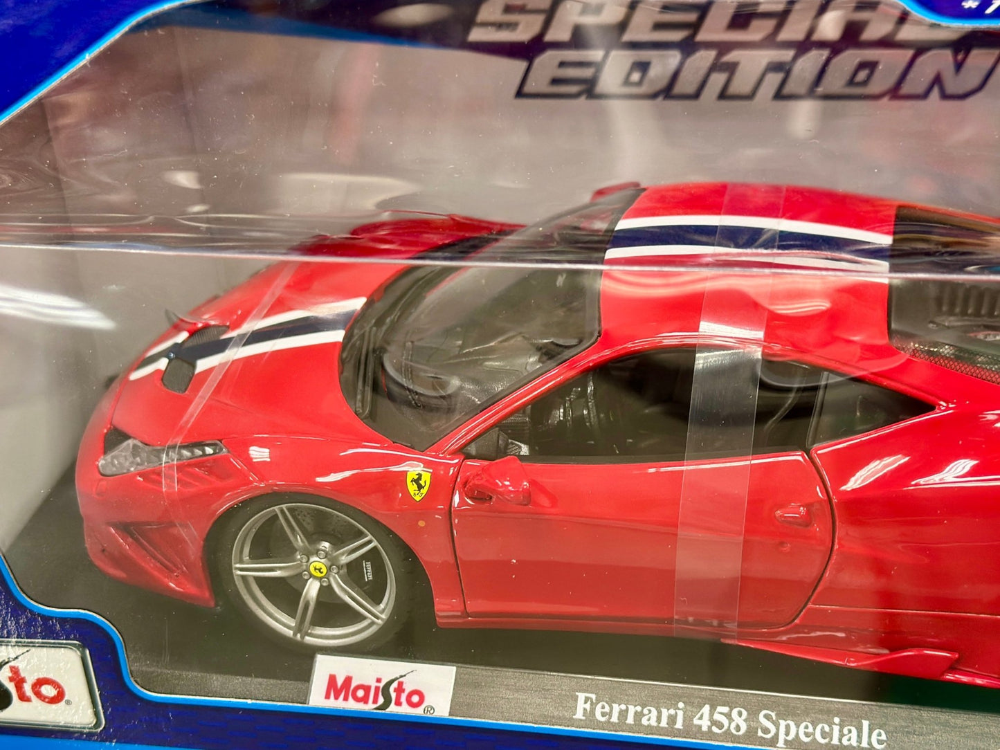 Maisto Ferrari 458 Speciale Red 1/18 Scale Diecast Model Car - Product Image