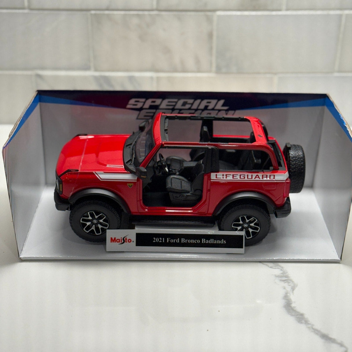 Maisto Ford Bronco Badlands 'Lifeguard Edition' 1/18 Scale Diecast Model Car | New - Product Image