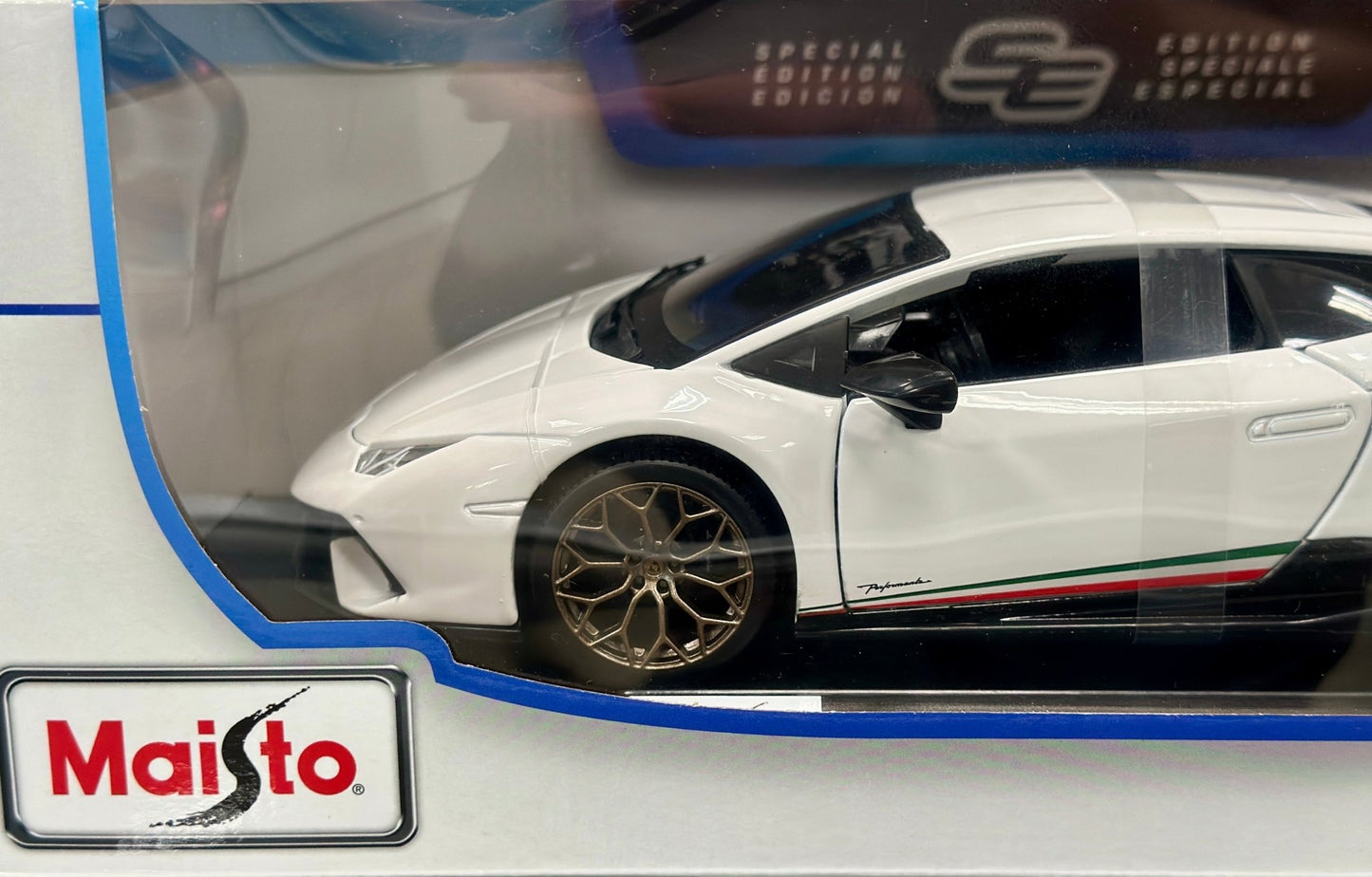 Maisto Lamborghini Huracan Performante White 1/18 Scale Diecast Model Car | New - Product Image