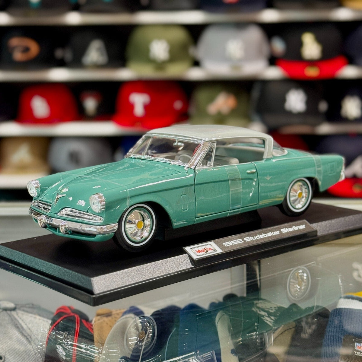 Maisto Studebaker Starliner Mint 1/18 Scale Diecast Model Car | New - Product Image