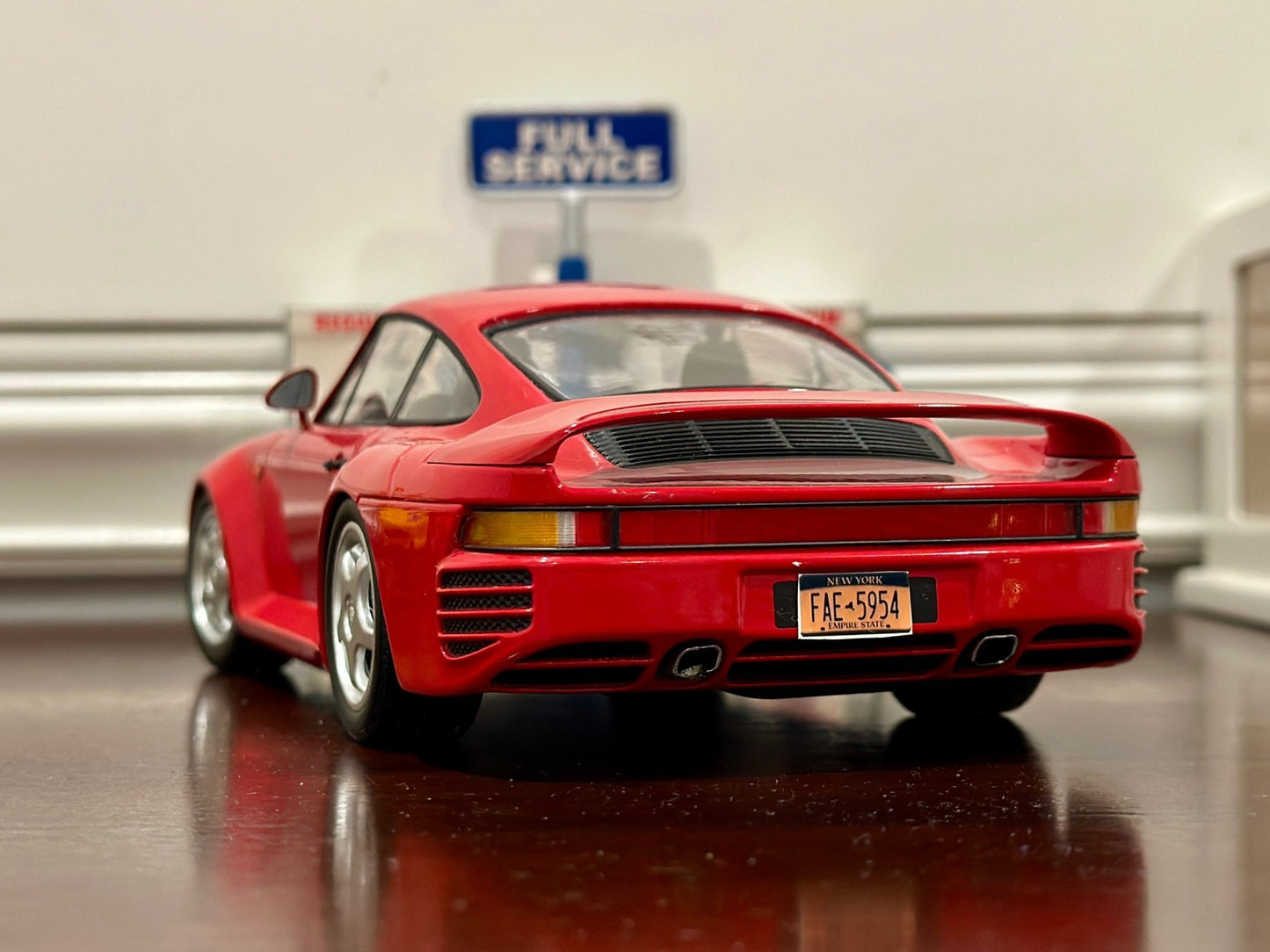 Minichamps 1987 Porsche 959 Red 1/18 Scale Resin Model Car - Product Image