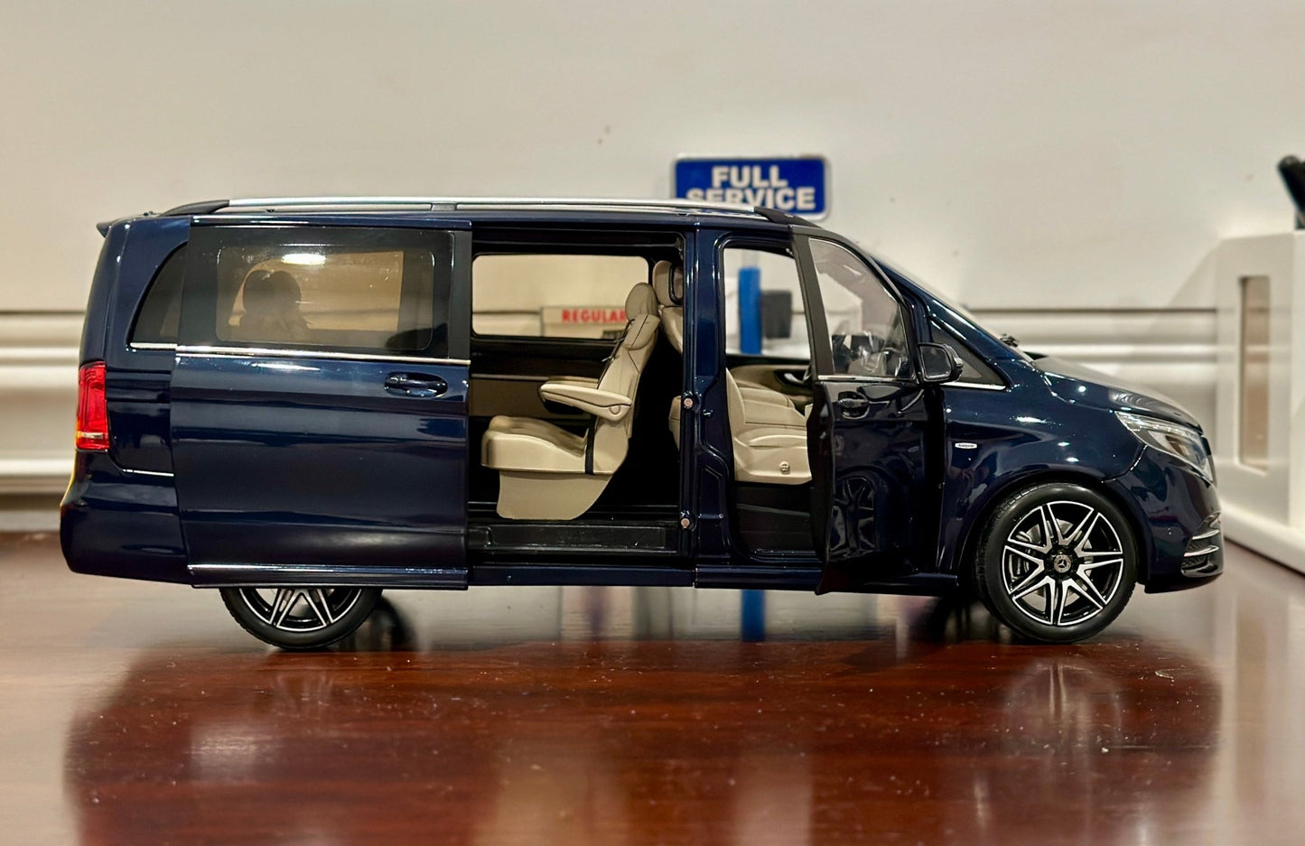 NOREV Mercedes Benz V-Class 'AMG Package' Blue 1/18 Scale Diecast Model Car - Product Image