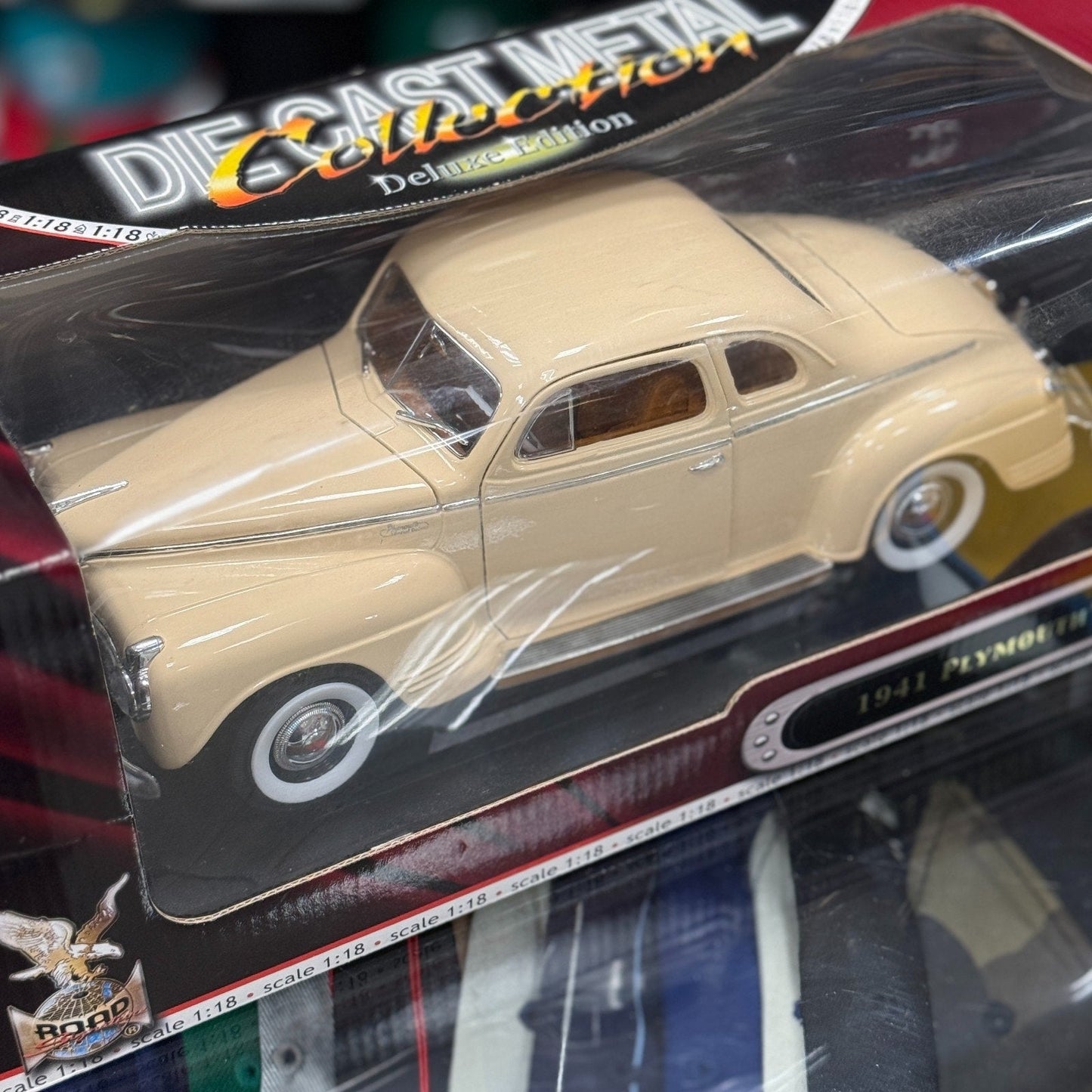 Road Signature 1941 Plymouth Cream 1/18 Scale Diecast Model Car | New - Product Image