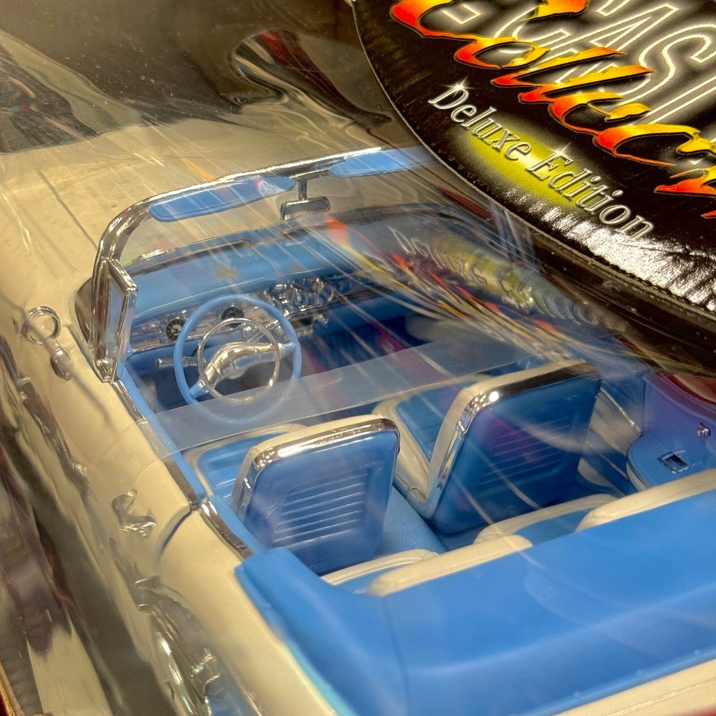 Road Signature 1958 Pontiac Bonneville White w/ Blue Interior 1/18 Scale Diecast Model Car | New - Product Image