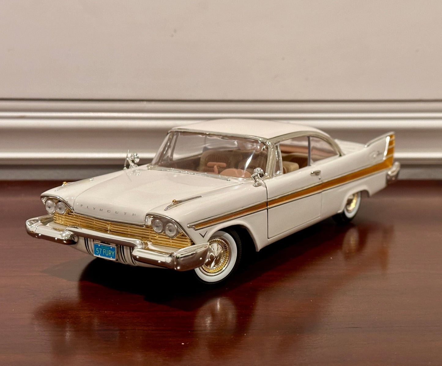 Road Signature Chevrolet Bel Air White w/ Gold 1/18 Scale Diecast Model Car - Product Image