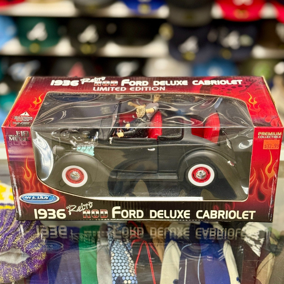 WELLY 1936 Ford Deluxe Cabriolet Retro Rod 1/18 Scale Diecast Model Car | Limited Edition - Product Image