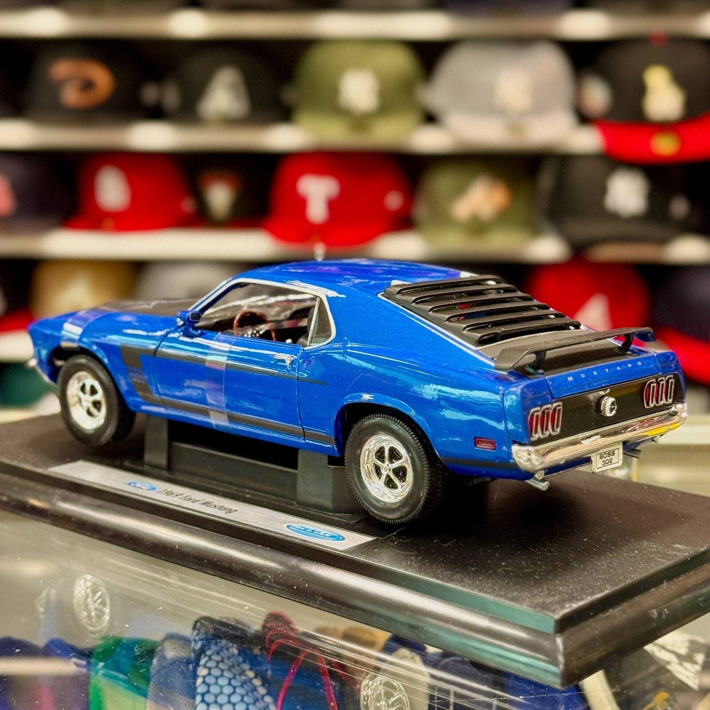 WELLY 1969 Ford Mustang Boss 302 Blue 1/18 Scale Diecast Model Car | New - Product Image