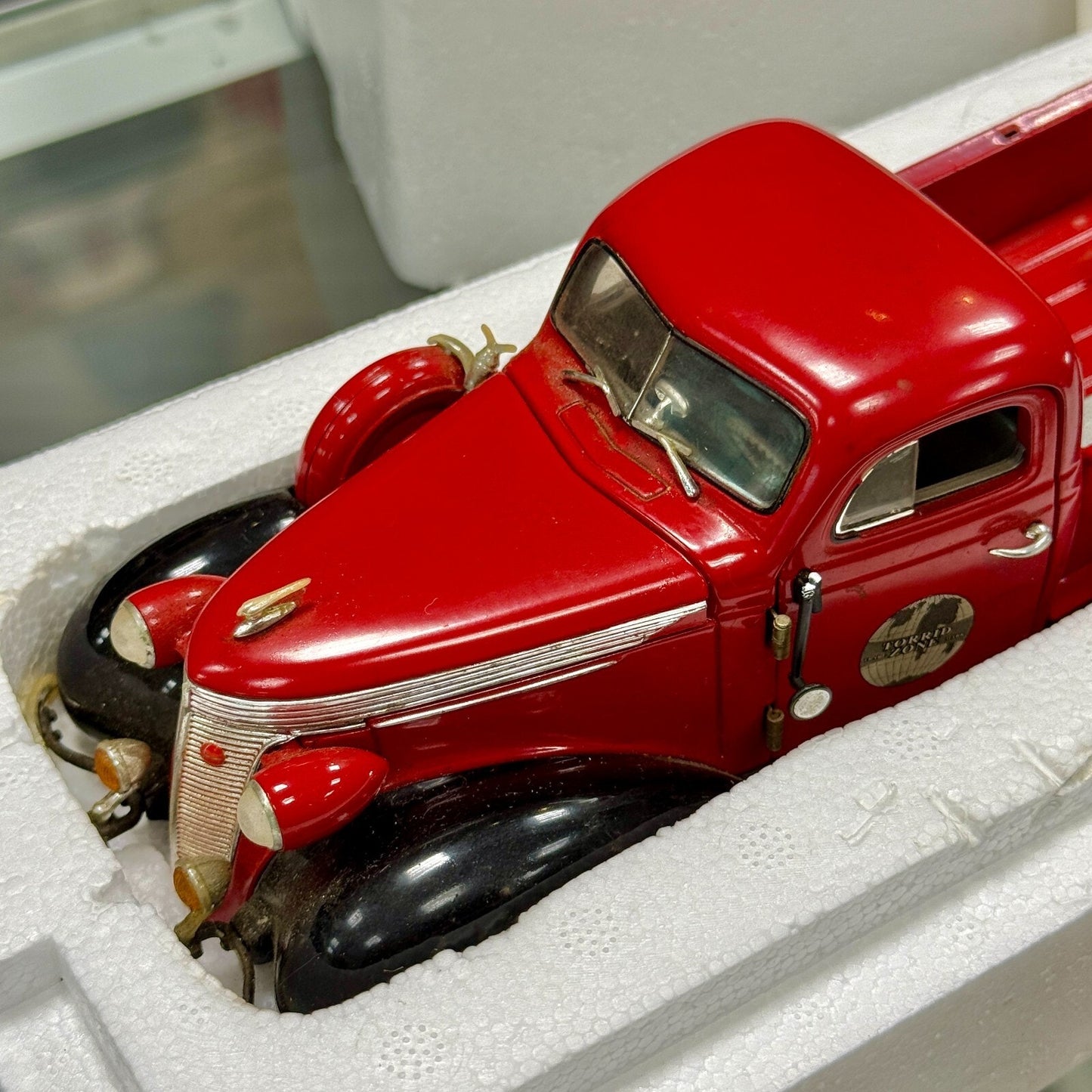 1/24 1937 Studebaker Pickup With Custom Load Lennox Diecast Car