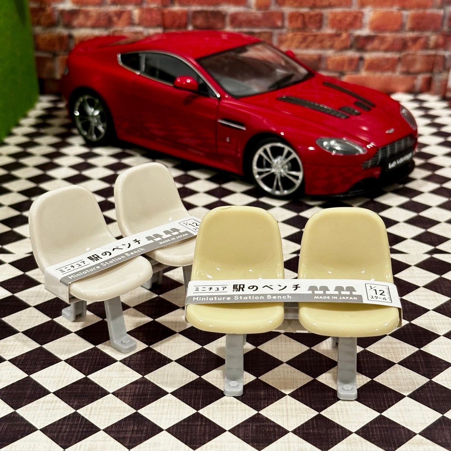 1/12 Scale Bus Station Bench (1/18 1/10) Prop Diorama Figurine | Made in Japan | NEW - Product Image