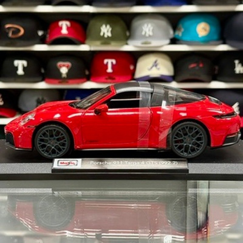 1/18 Porsche 911 Targa GTS Red Maisto Diecast Model Car | New - Product Image