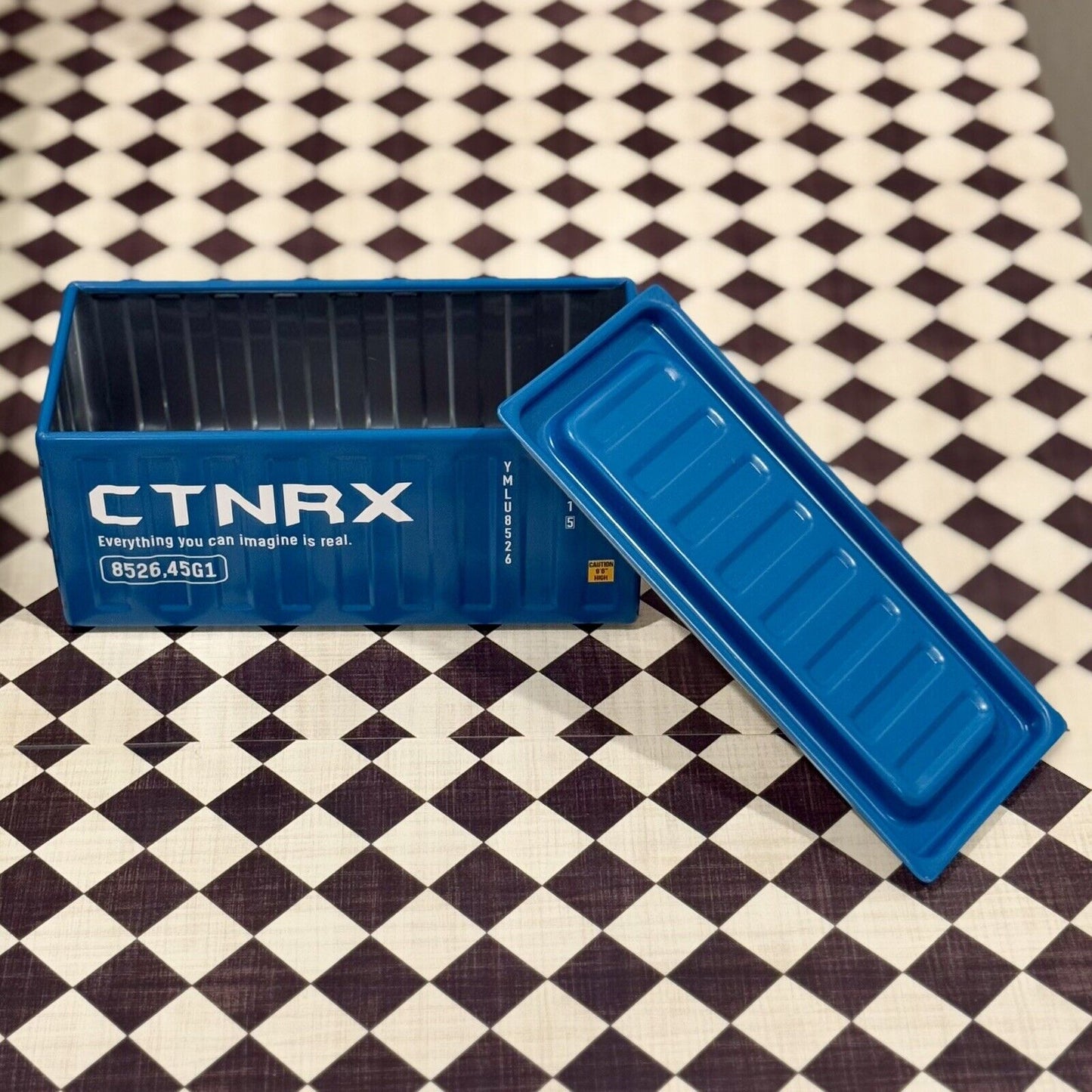 1/24 Shipping Container (1/24 1/20) Prop Diorama Figurine | Made in Japan | NEW - Product Image