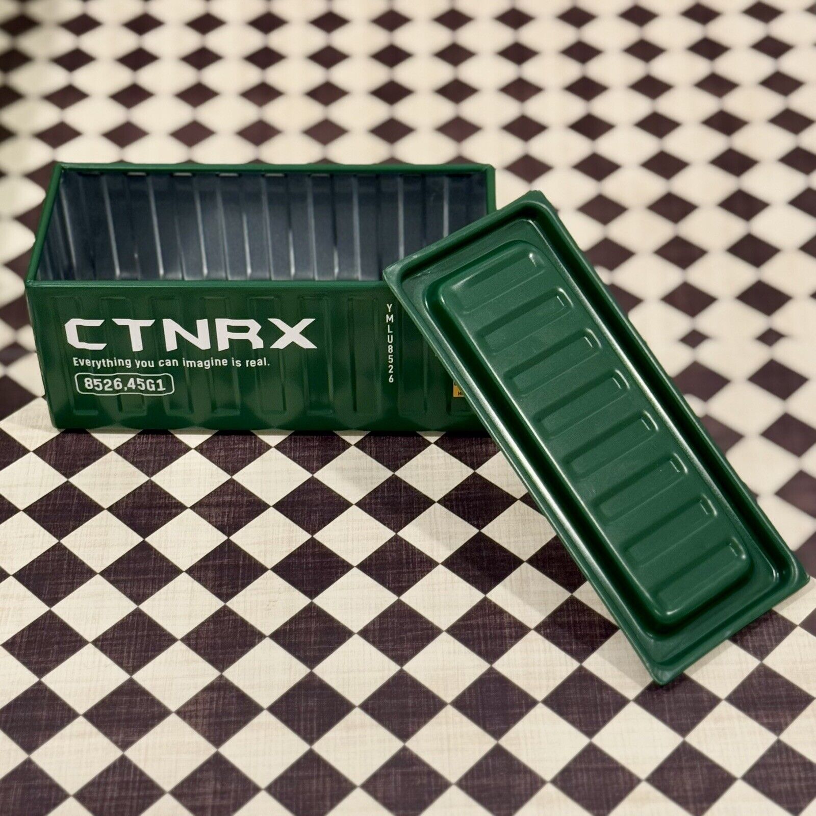 1/24 Shipping Container (1/24 1/20) Prop Diorama Figurine | Made in Japan | NEW - Product Image