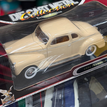 1/18 1941 Plymouth Cream Road Signature Diecast Model Car