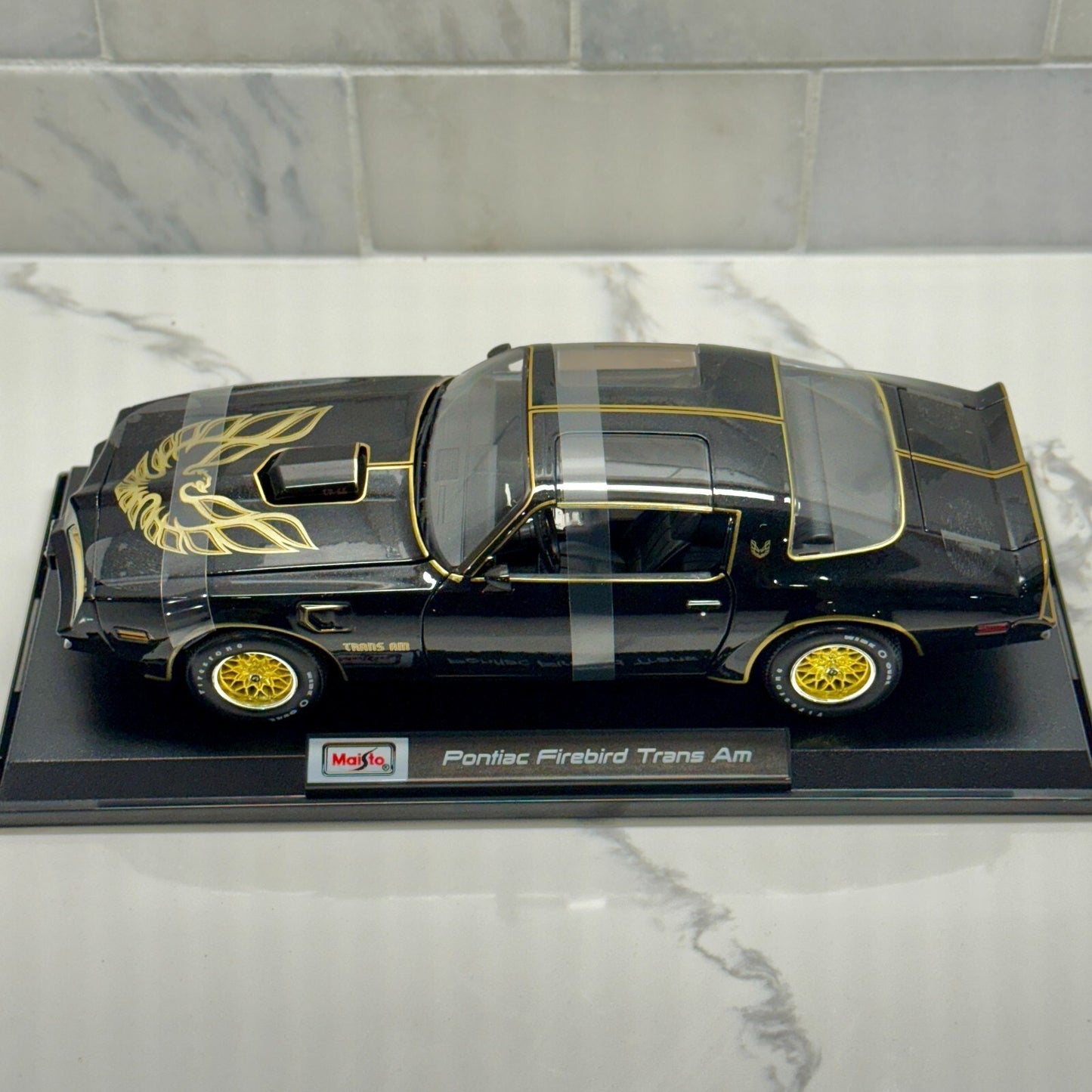 1977 Pontiac Trans Am 'Smokey and the Bandit' Diecast Car 1/18 Scale Black Gold | New