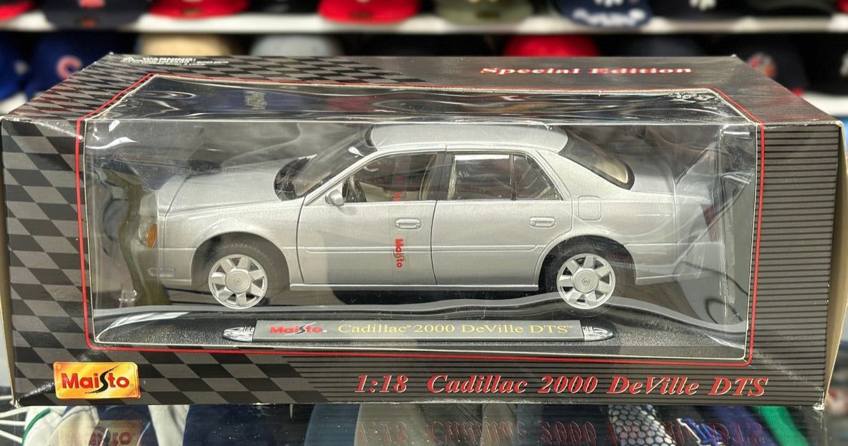 Cadillac 2000 Deville DTS Touring Sedan Vintage Maisto | Brand New