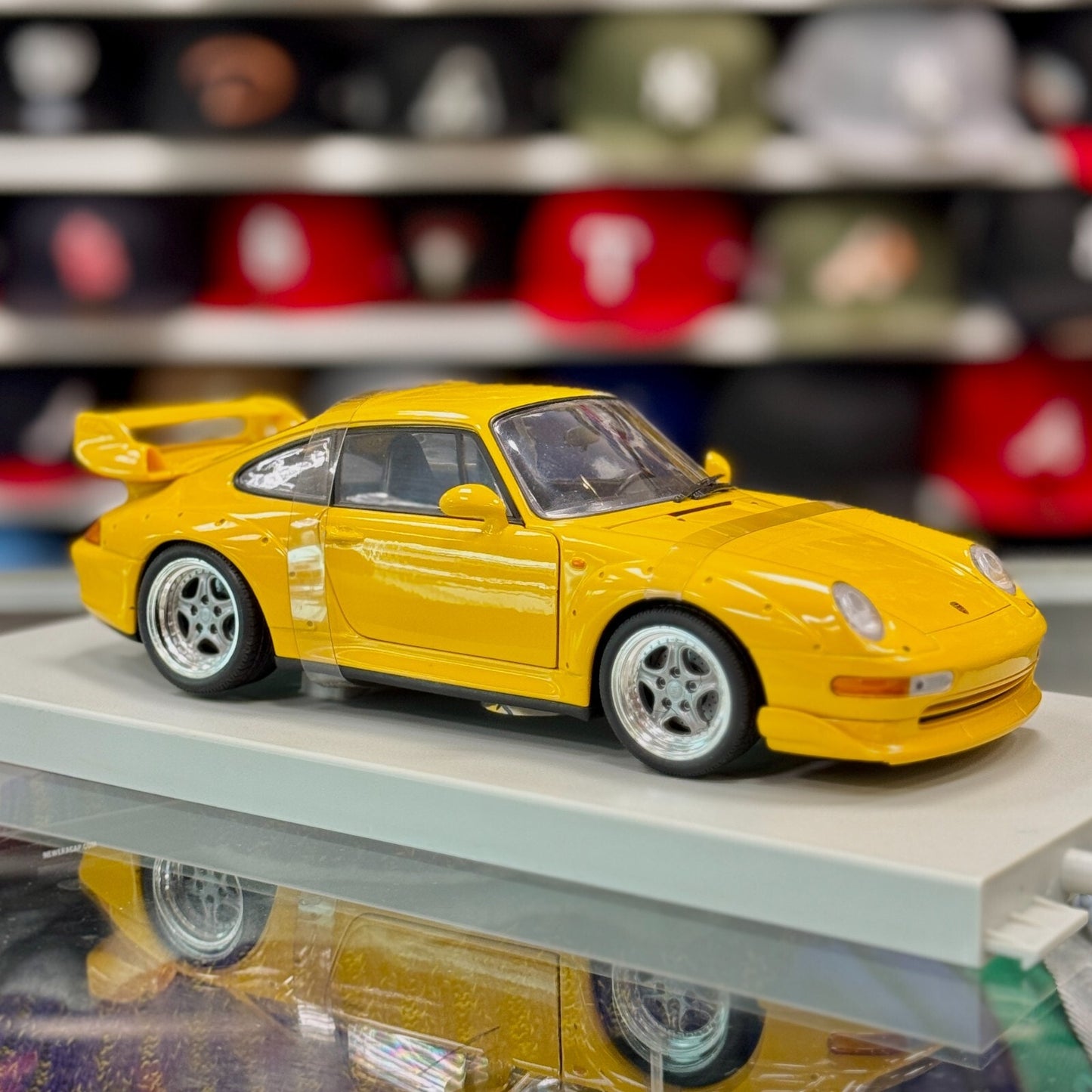 Vintage UT Models 1/18 Porsche 911 (993) GT2 Yellow | Stand Only