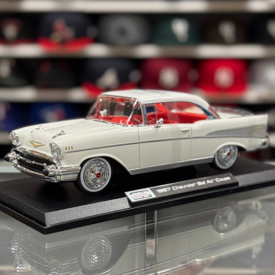 1/18 Chevrolet 1957 Bel Air White Classic Coupe Diecast Model Car | New