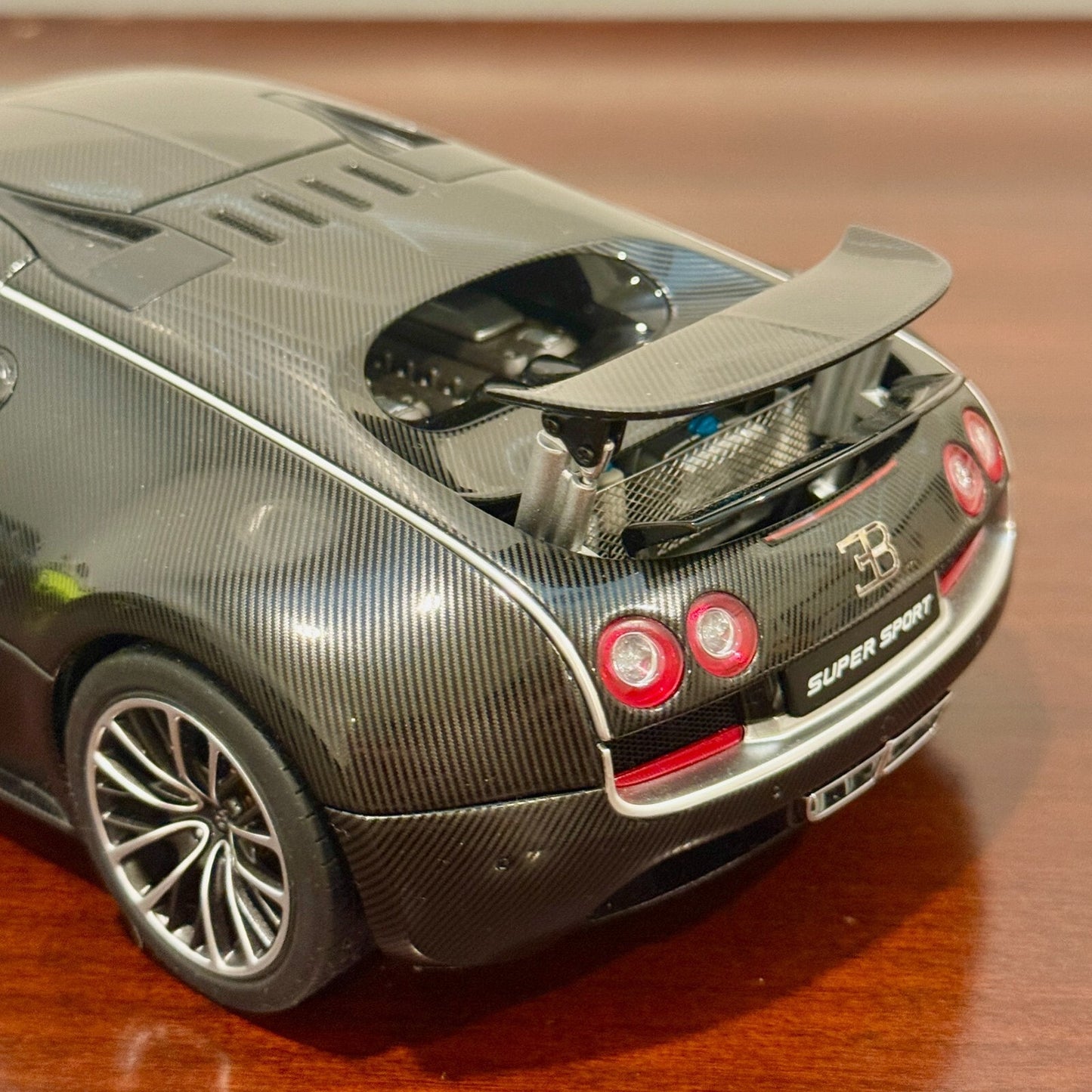 AUTOart 1/18 Bugatti Veyron Super Sport 2010 GT Carbon Black | In Box with CoA