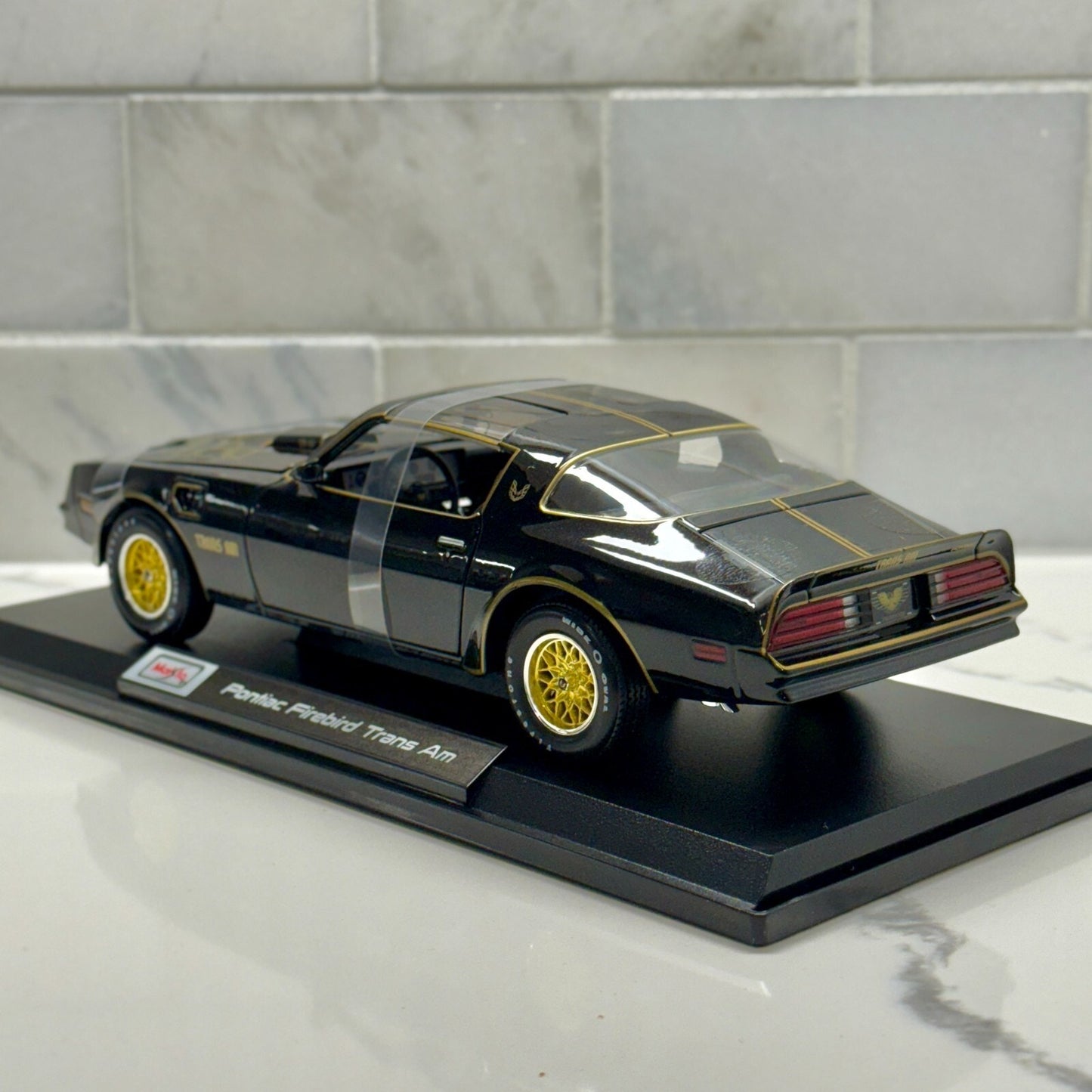 1977 Pontiac Trans Am 'Smokey and the Bandit' Diecast Car 1/18 Scale Black Gold | New