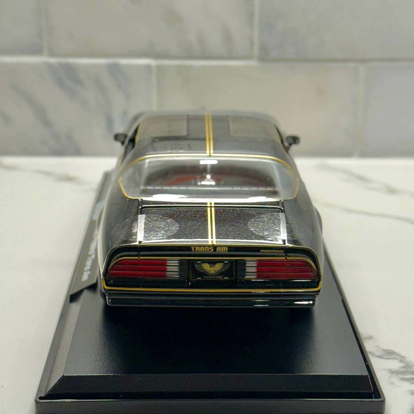 1977 Pontiac Trans Am 'Smokey and the Bandit' Diecast Car 1/18 Scale Black Gold | New