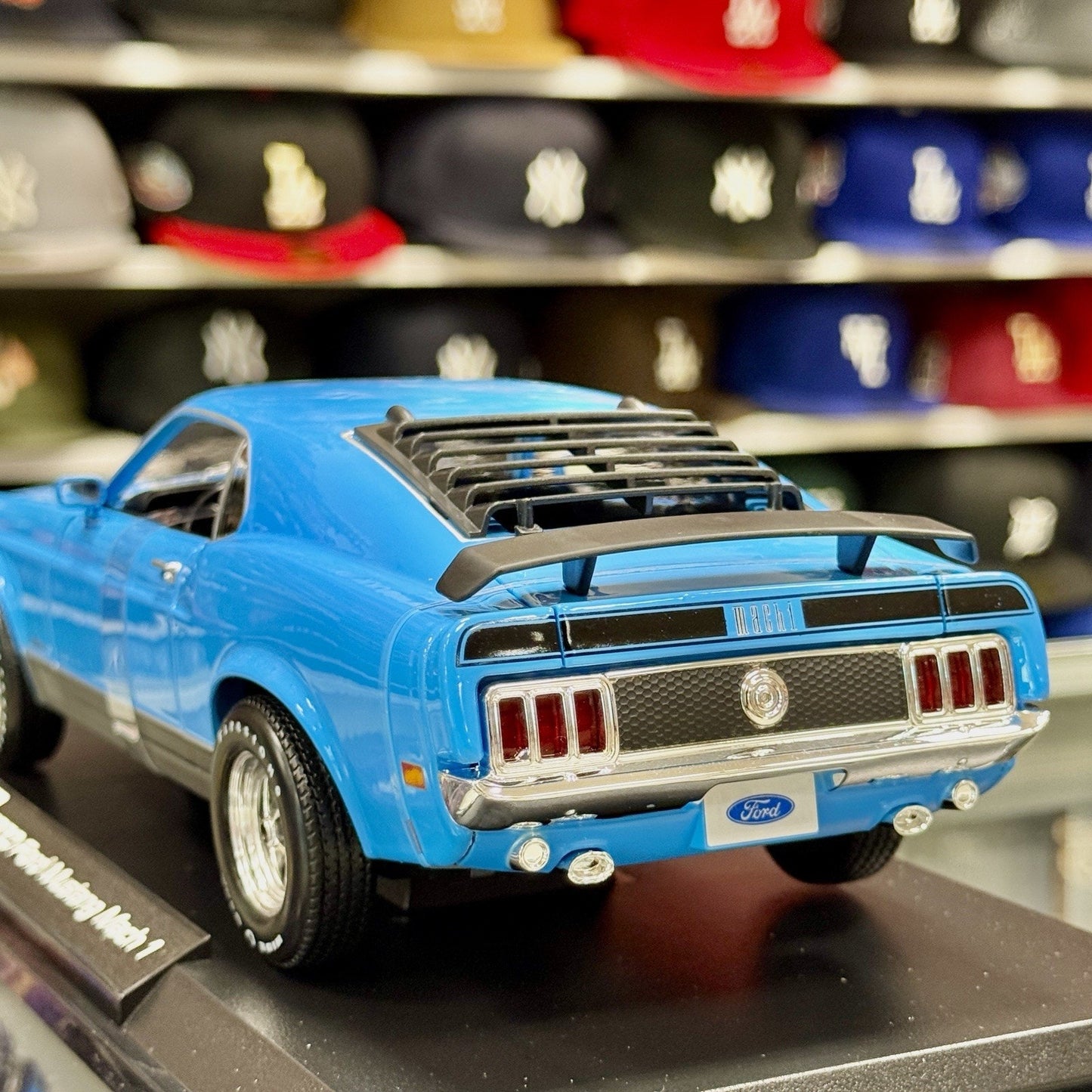 1/18 1970 Ford Mustang Mach 1 Maisto Diecast Model Car | Blue