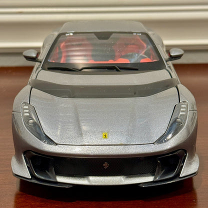 1/18 Ferrari 812 Competizione Bburago Signature | Gray - Red Interior