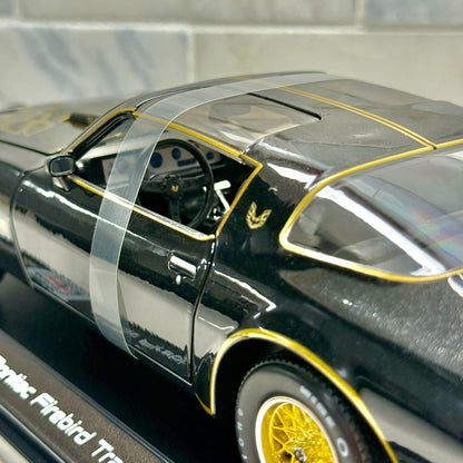 1977 Pontiac Trans Am 'Smokey and the Bandit' Diecast Car 1/18 Scale Black Gold | New