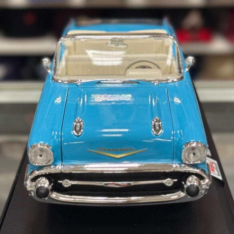 1:18 1957 Chevrolet Bel Air Convertible Light Blue Diecast Model Car