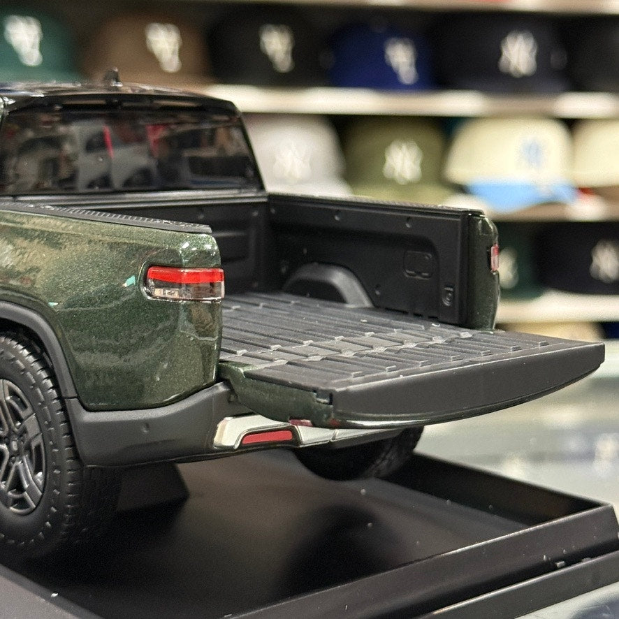 1:18 Rivian R1T Electric Pickup Truck Green Diecast Model Truck | New