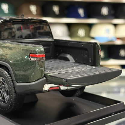 1:18 Rivian R1T Electric Pickup Truck Green Diecast Model Truck | New