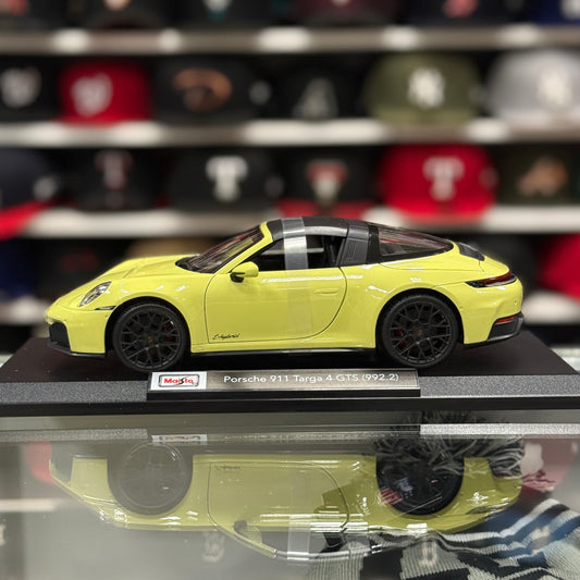 1/18 Porsche 992 Targa Mantis Yellow | New